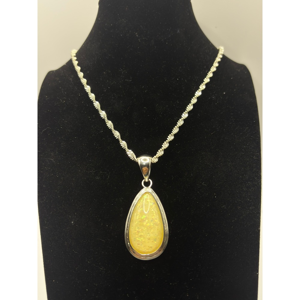 Teardrop Pendant Necklace Women 18in Yellow Faux Opal Singapore Chain
